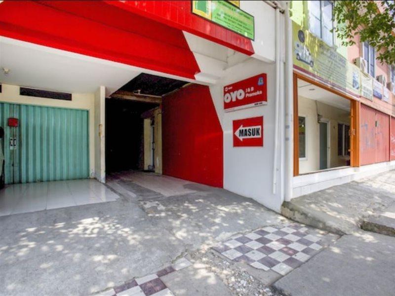 J&B Rooms Pramuka Jakarta Mitra Reddoorz Ngoại thất bức ảnh