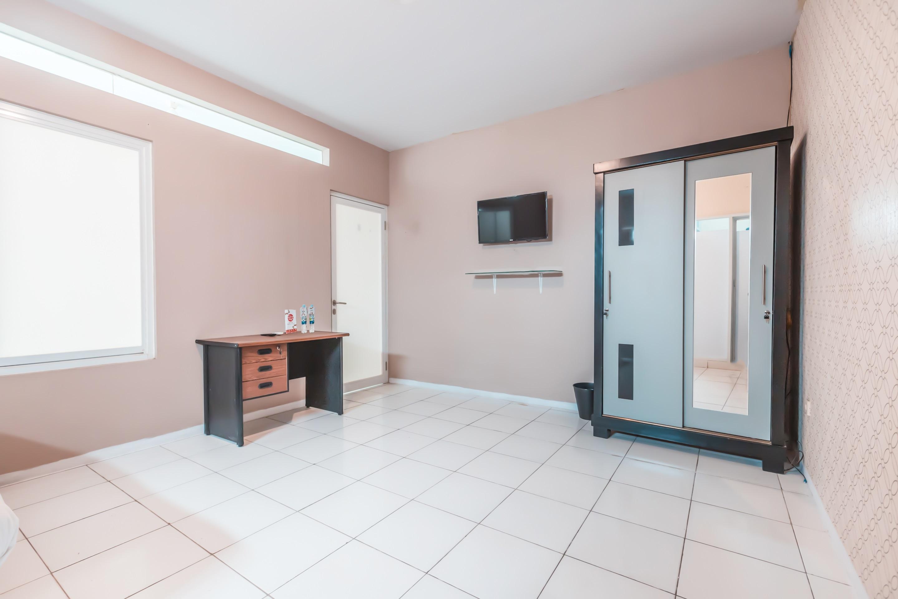 J&B Rooms Pramuka Jakarta Mitra Reddoorz Ngoại thất bức ảnh