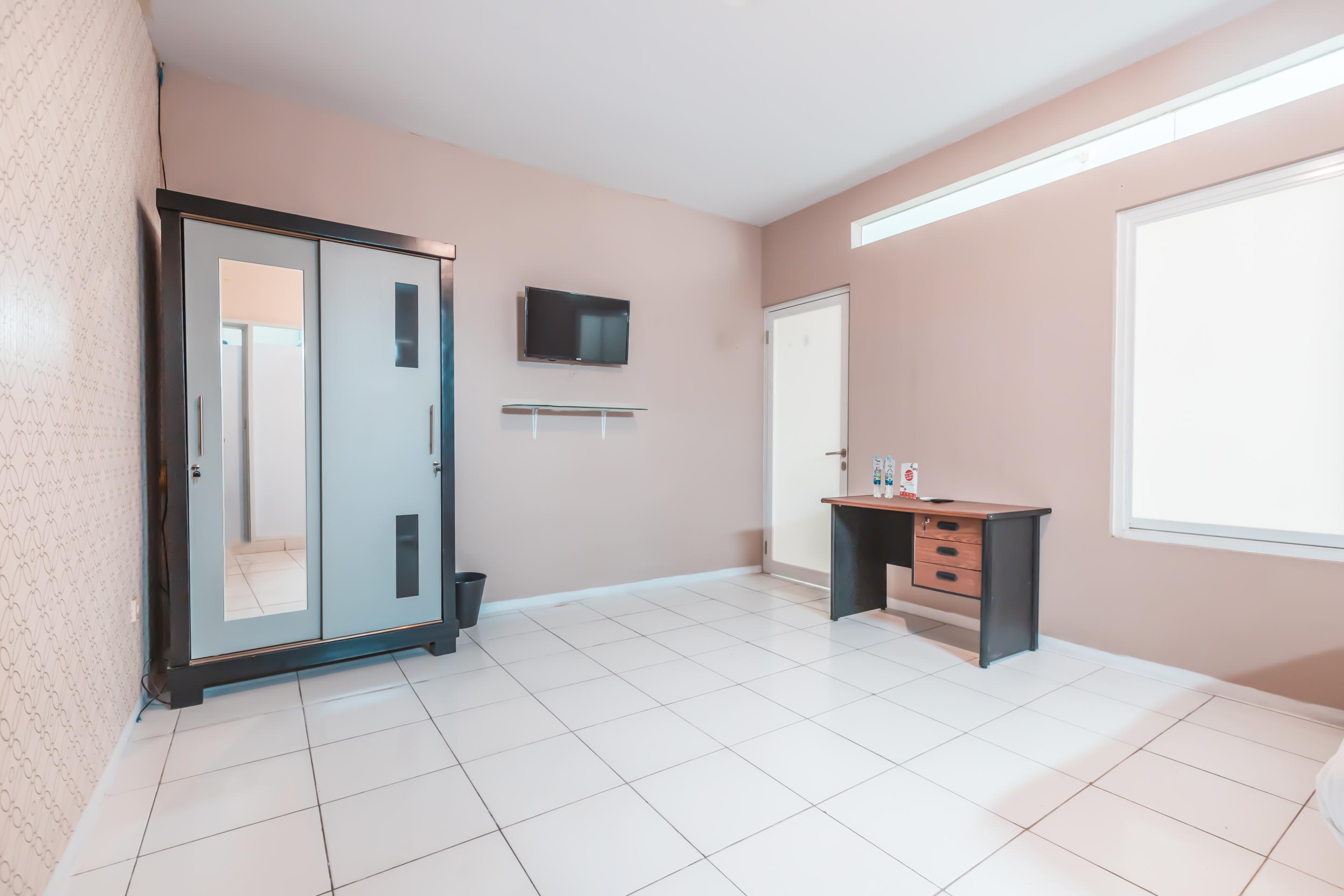 J&B Rooms Pramuka Jakarta Mitra Reddoorz Ngoại thất bức ảnh