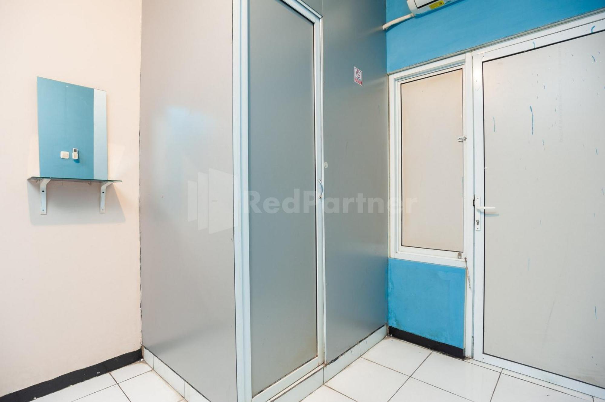 J&B Rooms Pramuka Jakarta Mitra Reddoorz Ngoại thất bức ảnh