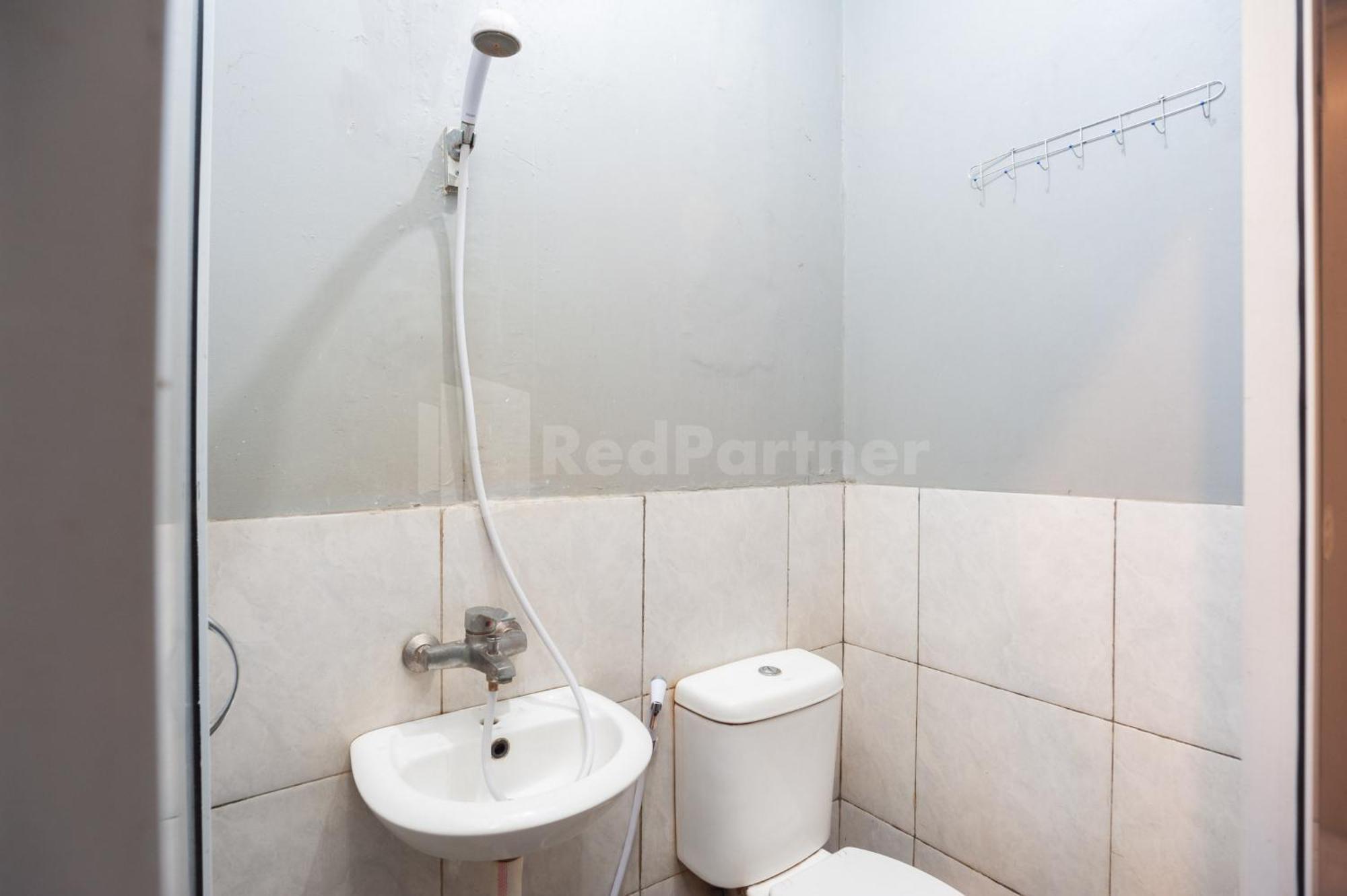 J&B Rooms Pramuka Jakarta Mitra Reddoorz Ngoại thất bức ảnh