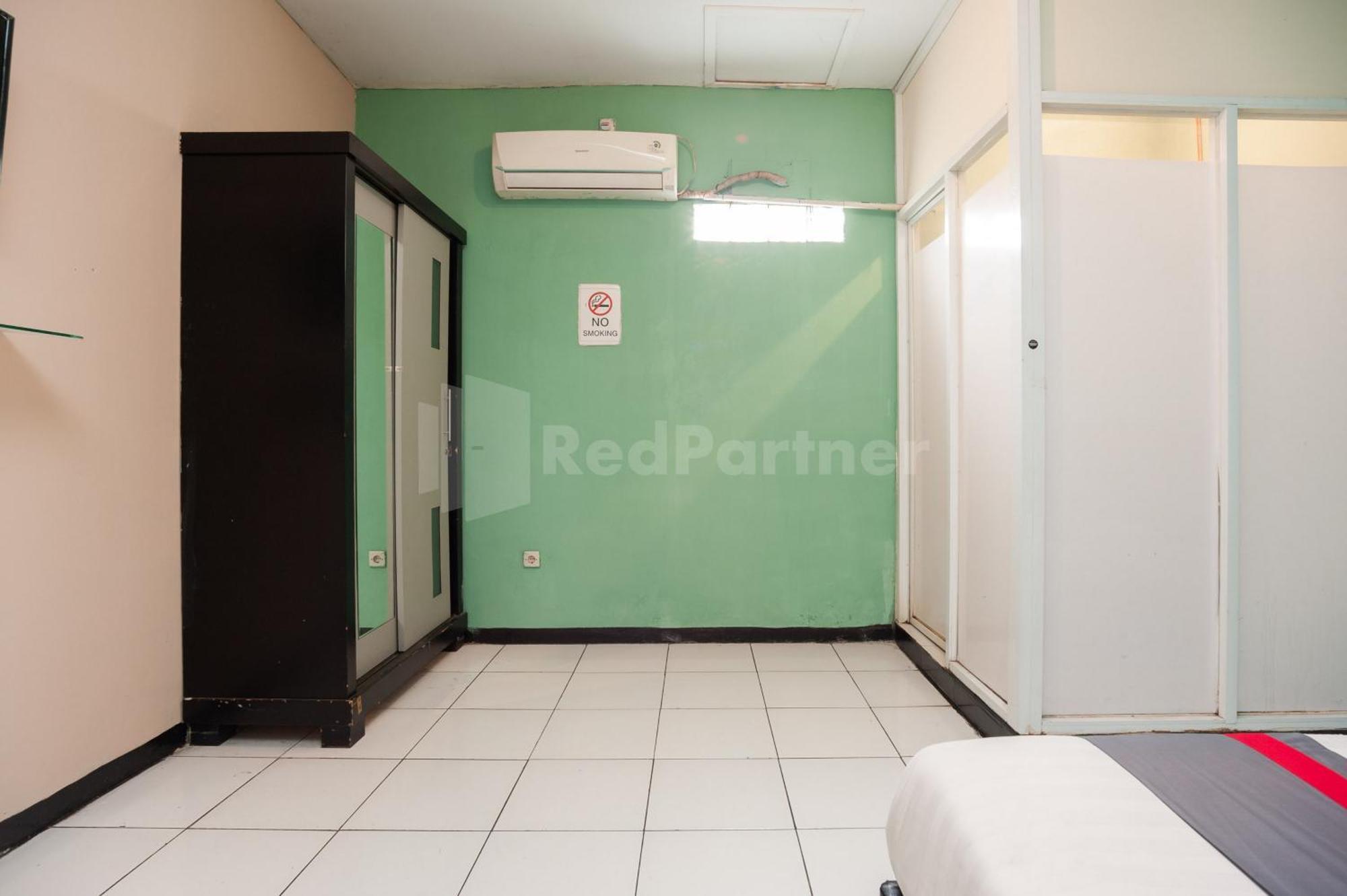 J&B Rooms Pramuka Jakarta Mitra Reddoorz Ngoại thất bức ảnh