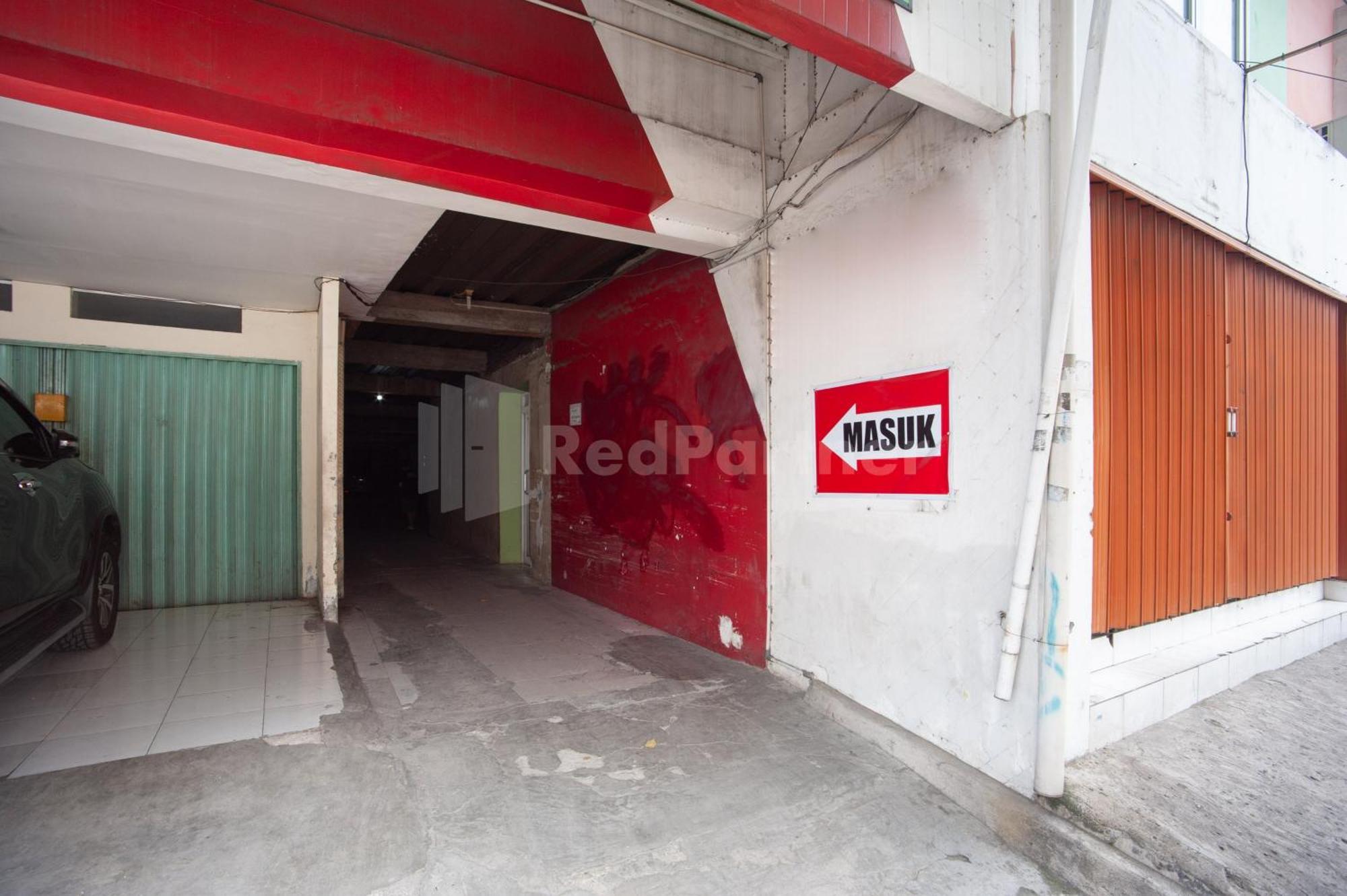 J&B Rooms Pramuka Jakarta Mitra Reddoorz Ngoại thất bức ảnh