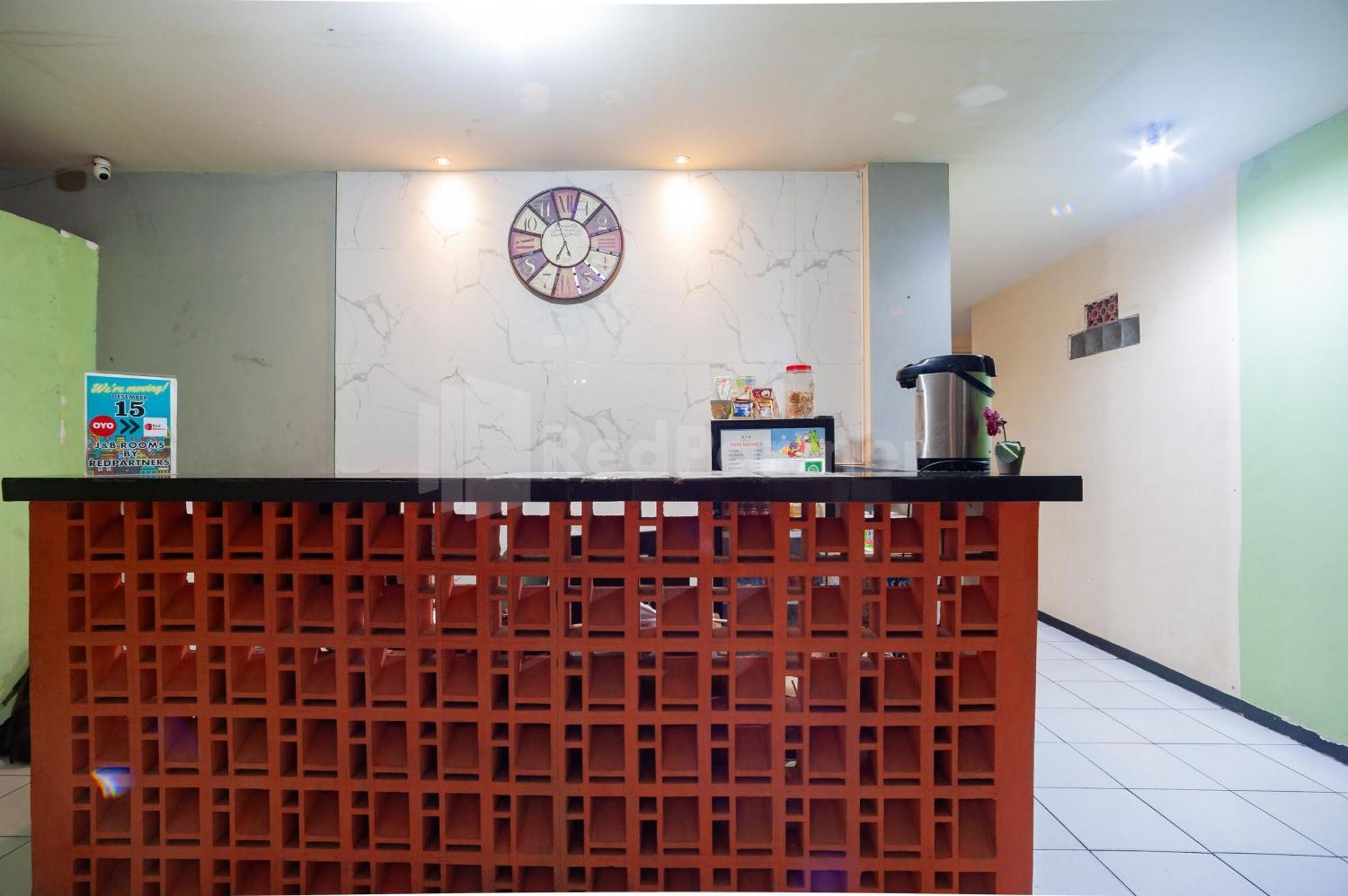 J&B Rooms Pramuka Jakarta Mitra Reddoorz Ngoại thất bức ảnh