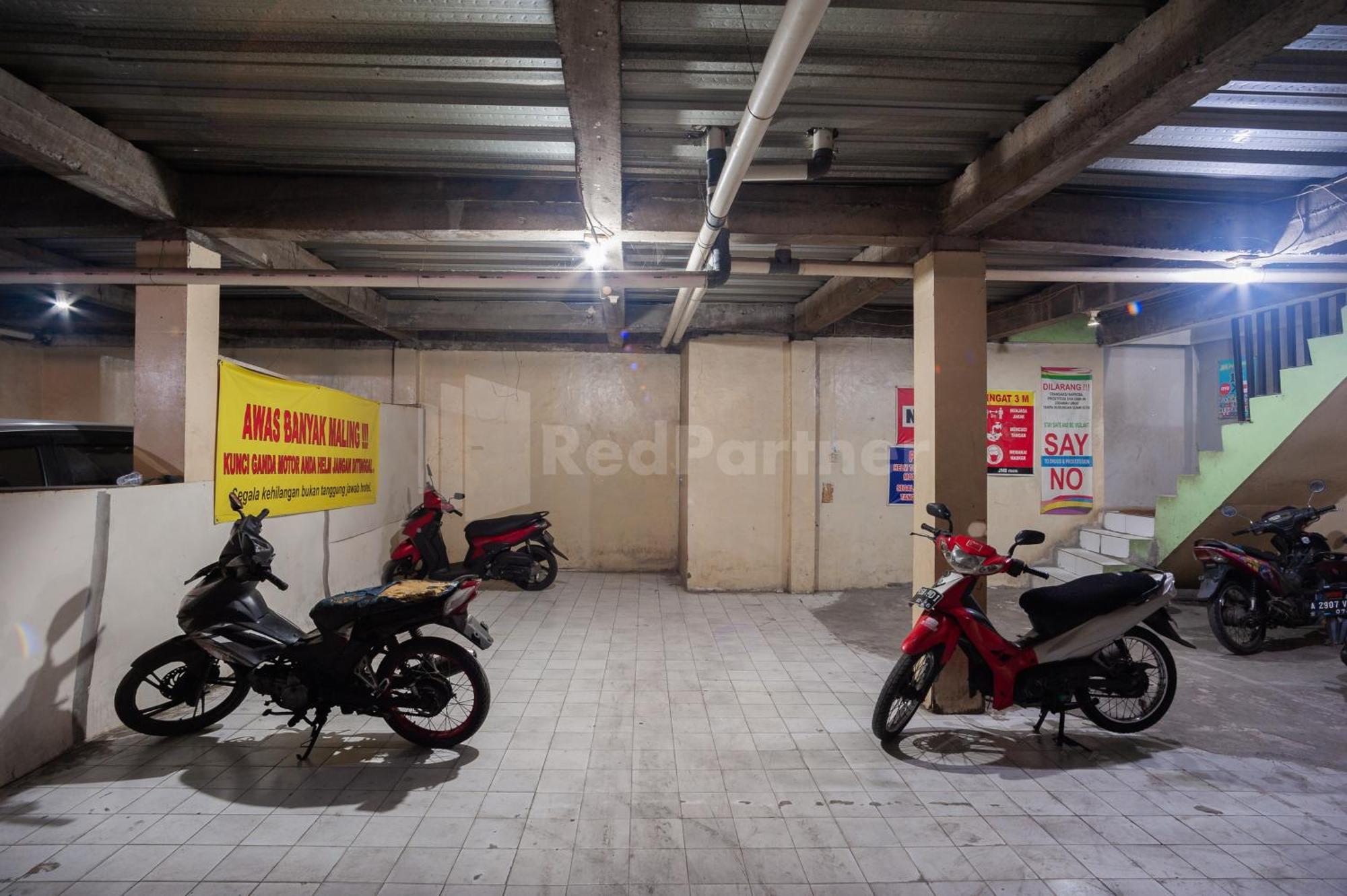 J&B Rooms Pramuka Jakarta Mitra Reddoorz Ngoại thất bức ảnh